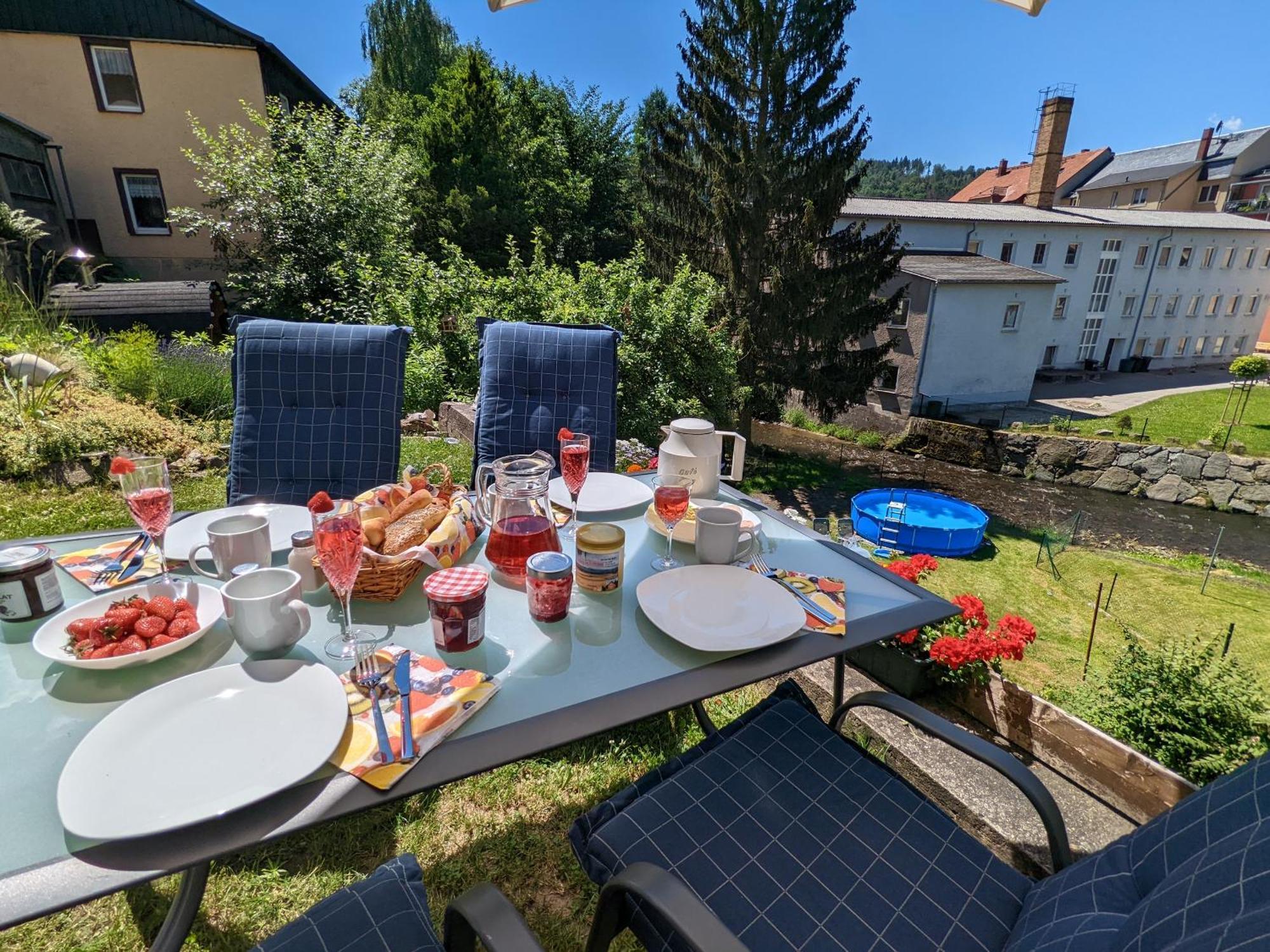 F2 - Urlaubsmagie Sauna, Whirlpool, Pool & Garten Зебниц Экстерьер фото