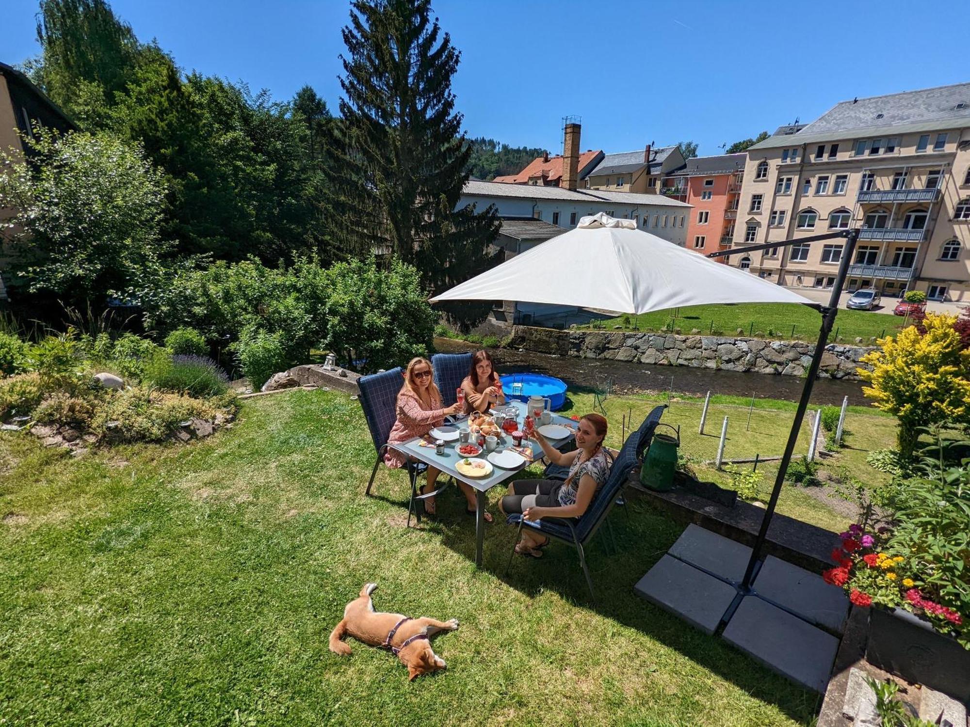 F2 - Urlaubsmagie Sauna, Whirlpool, Pool & Garten Зебниц Экстерьер фото